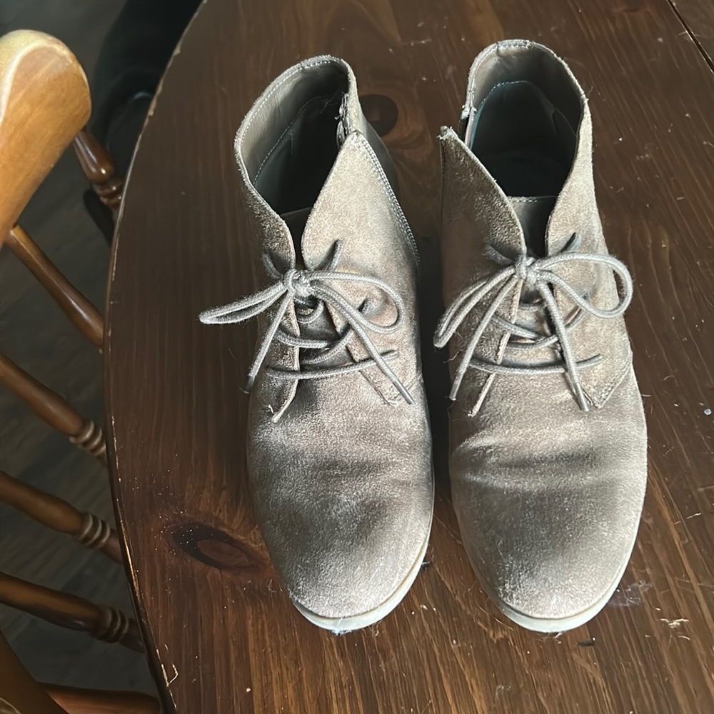 Yuu brown suede boots